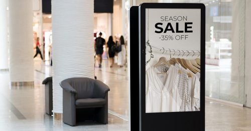 Shop-Window-Digital-Signage-Displays-Get-Customers-Through-the-Door